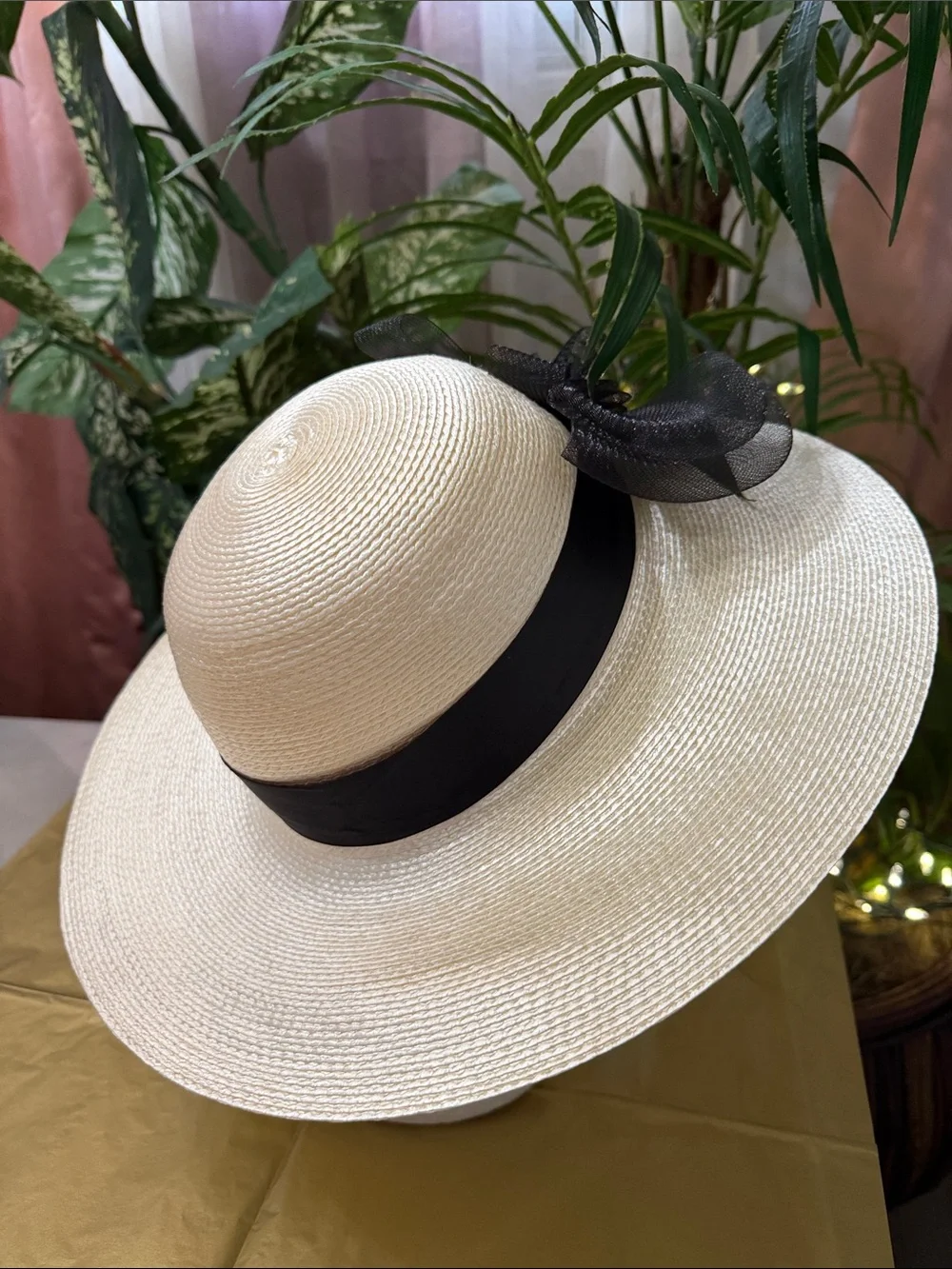 Vintage Elegant Derby Cream Straw Hat with Black Ribbon Accent